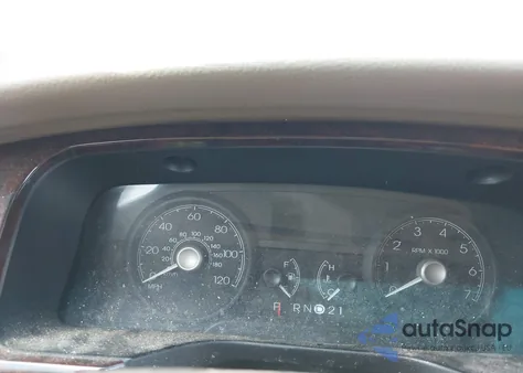 2007 Lincoln Town Car Signature Limited from USA, damaged, VIN 1LNHM82W07Y614464